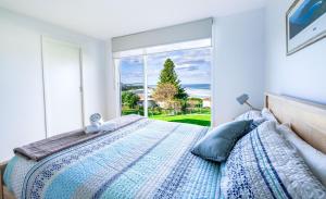 COASTAL HAVEN - panoramic ocean views