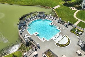 2 BD Luxe Oasis, Near The Star and Shops