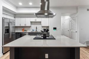 2 BD Luxe Oasis, Near The Star and Shops