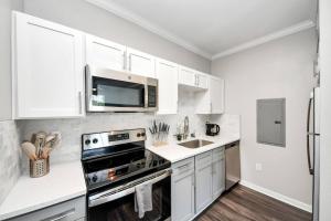 LUX Resort Inspired 2BR Near Houston Pool Gym