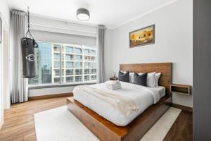 Luxury 1BR with Workspace Next To Dubai Mall