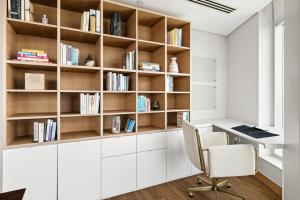 Luxury 1BR with Workspace Next To Dubai Mall