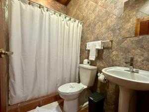 Jungle Creek, Casita Colibri, Studio with Big Patio