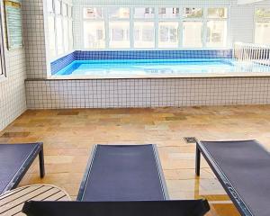 Apartamentos a 100m Praia das Toninhas PISCINA AQUECIDA