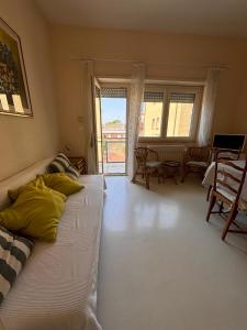 Luminoso Appartamento A 80 Metri dal Mare