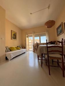 Luminoso Appartamento A 80 Metri dal Mare