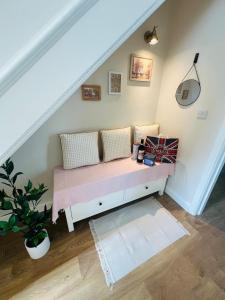 Chic Welsh Escape Character Home