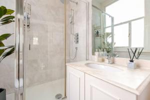 Large Belgravia Georgian Mansion House