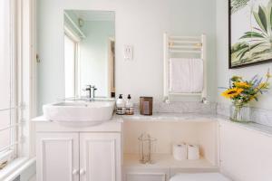 Large Belgravia Georgian Mansion House