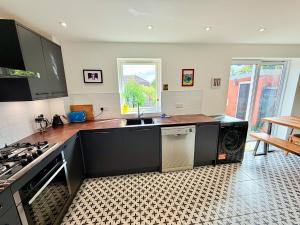 Kingswoods Colourful & Artistic House