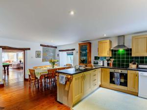 4 Bed in Looe 47668