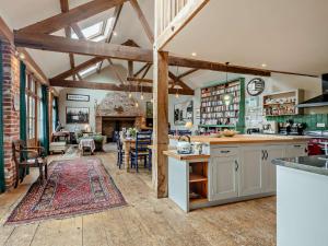 5 bed in Wiveton KT021