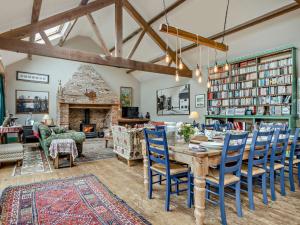 5 bed in Wiveton KT021