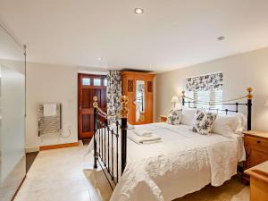 4 Bed in Bath 27808