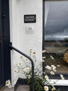 Seaside Retreat - Quiet Seafront Spot with Free Parking