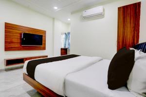 Hotel O by OYO Sachin And Family Restaurant