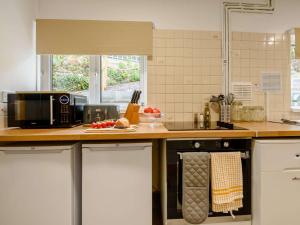 3 Bed in Ferryside 88784