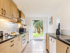 4 Bed in St Keverne TVALL