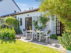 1 bed property in Gower 77980