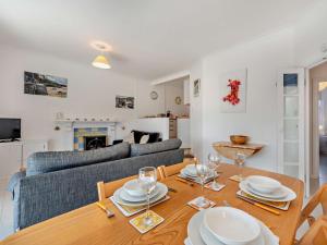2 Bed in Tenby FB175