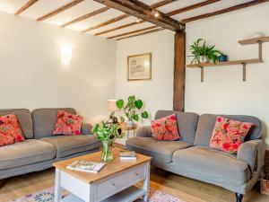 2 Bed in Horsted Keynes 60405