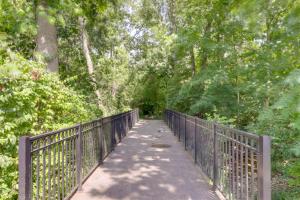 1 Block to Loveland Bike Trail The Frog Man Inn