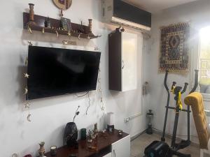 Beachfront stay free Netflix & premium coffee -