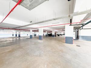 Luxury 2BR Near Airport with Backup Power