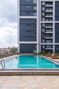 Luxury 2BR Near Airport with Backup Power