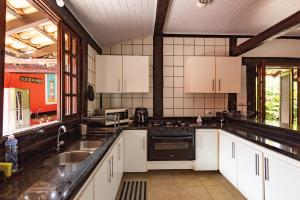 Casa Barra do Sahy 4 suítes, 10 hóspedes