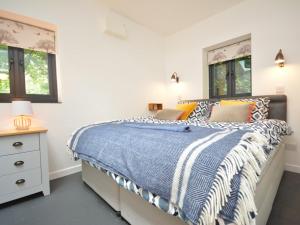 1 bed property in Gilwern Brecon Beacons 75206