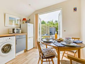 2 bed in Trunch KT035