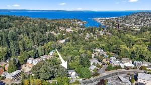 Condo next to a bird sanctuary by Discovery Park