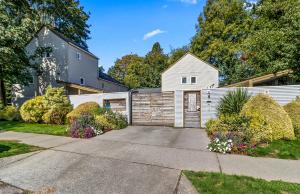 Condo next to a bird sanctuary by Discovery Park