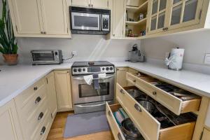 Condo next to a bird sanctuary by Discovery Park