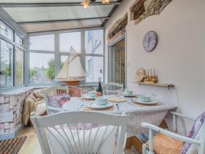 3 Bed in Baycliff SZ130