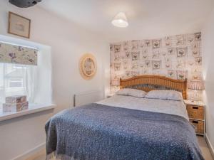 3 Bed in Baycliff SZ130