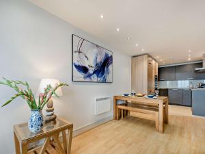 2 Bed in Tenby FB061