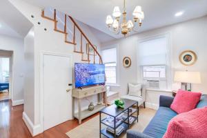 RARE 3 BDR HEART of Old Town Walk to King St