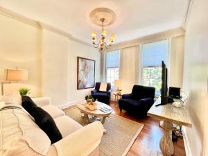 RARE 3 BDR HEART of Old Town Walk to King St