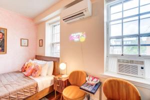 Sweet Tooth Studio 99 Walk Score half Block to King