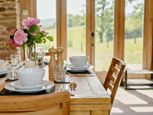 2 Bed in Abergavenny 66630