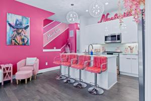 Pink Honky-Tonk Karaoke Stage, Pink Glam & Bar
