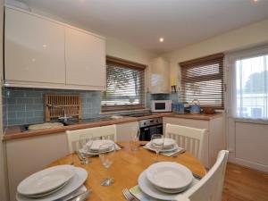 2 Bed in Brixham BX054