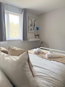 Zone 2 Modern 1 bed Flat with Seperate Office