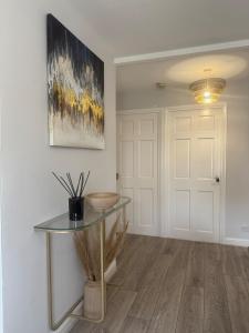 Zone 2 Modern 1 bed Flat with Seperate Office