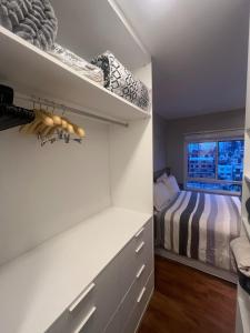 1 Dorm - Alto Padrão - 16 Andar - Home Office