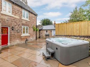 4 Bed in Cromford 82198