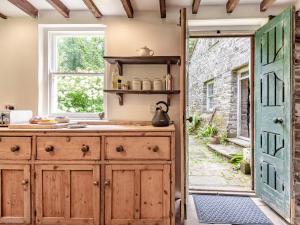 3 Bed in Aberaeron 55308