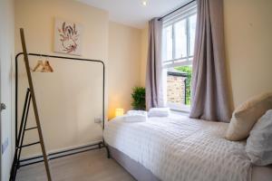 Spacious 4BR Townhouse in Central London